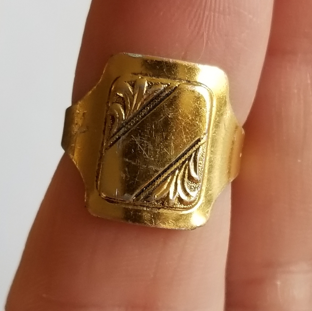 Vintage ring Victorian revival style Gold tone adjustable Hong Kong art deco - Picture 2 of 10